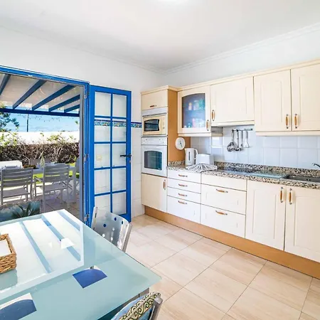 Villa Galway Bay